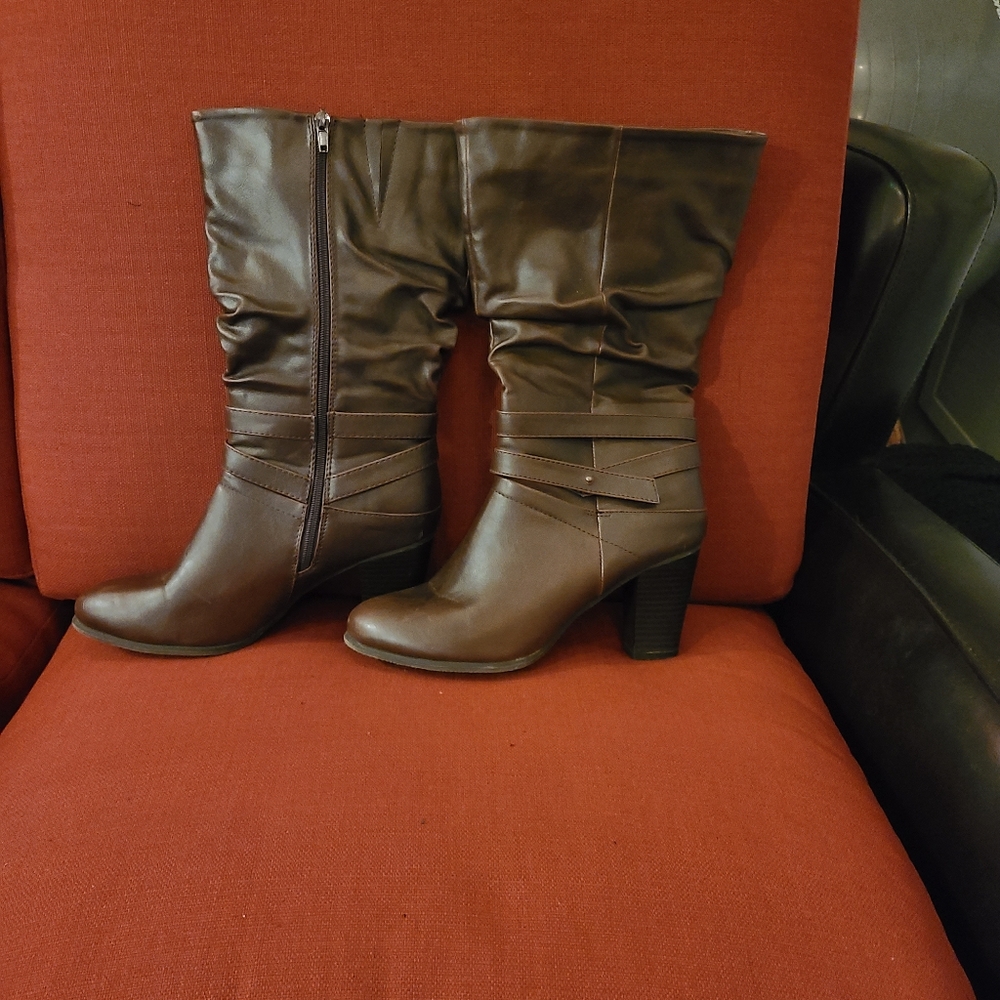 Maurices size 10 boots